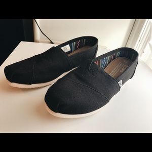 Black Canvas Women’s Classic Toms